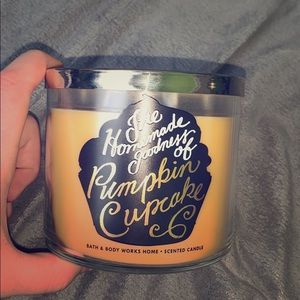 Bath & Body Works pumpkin cupcake 3 wick candle